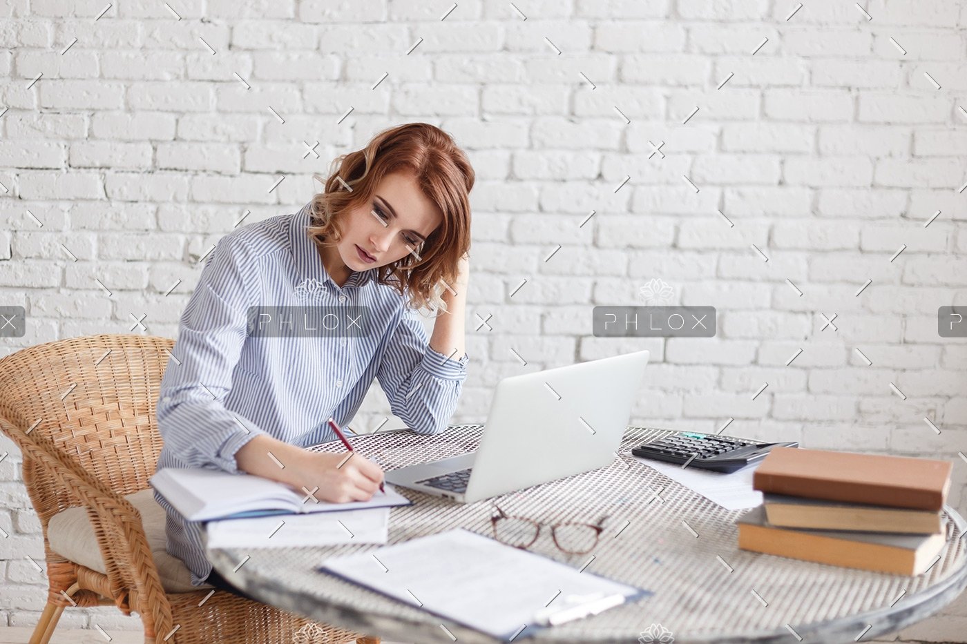 woman-freelancer-female-hands-with-pen-writing-on-P369BAX1-1